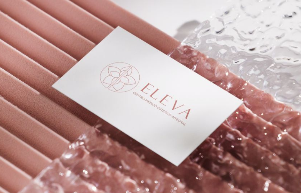 Para Eleva, la estrategia de redes sociales se enfoca en resaltar la innovación y eI cuidado personalizado que ofrece en cada uno de sus tratamientos. La presencia digital de la marca refleja un compromiso con la excelencia en medicina estética, donde cada publicación busca conectar con el cliente a través de resultados visibles y experiencias placenteras. Los colores, el tono cercano y el enfoque en el bienestar permiten que Eleva transmita confianza y exclusividad en cada interacción.